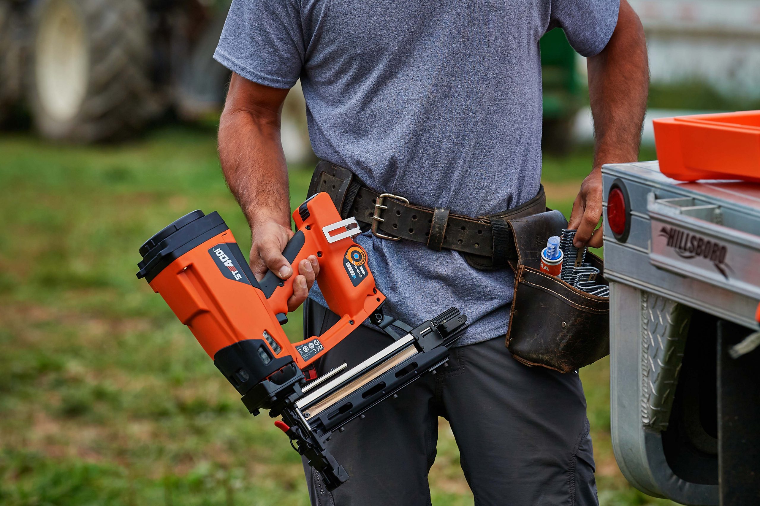 SUPERIOR FENCE STAPLING WITH THE STOCKADE ST400i